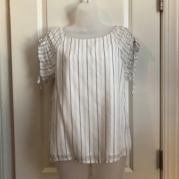 *HP* NWT Banana Republic Factory Ruched Sleeve Top - Picture 3 of 8